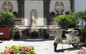 Hotel Piazza Bellini Neapel